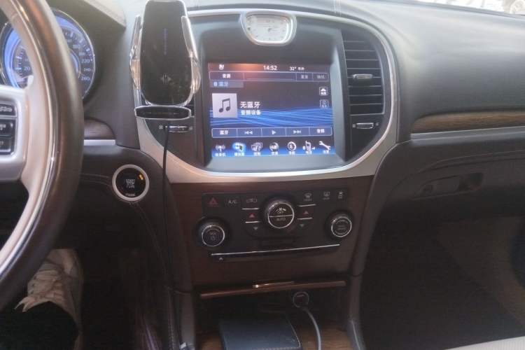 Used Chrysler 300C 2014 3.0L Excellence Edition Audio And AC Panel