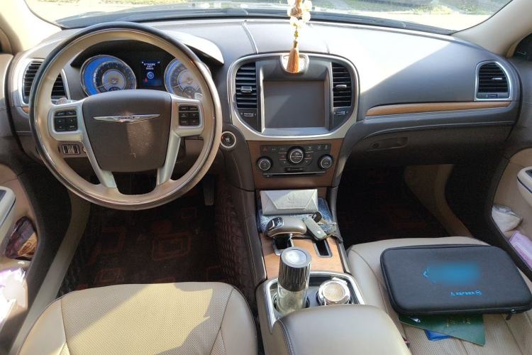 Used Chrysler 300C 2014 3.0L Excellence Edition Center Console