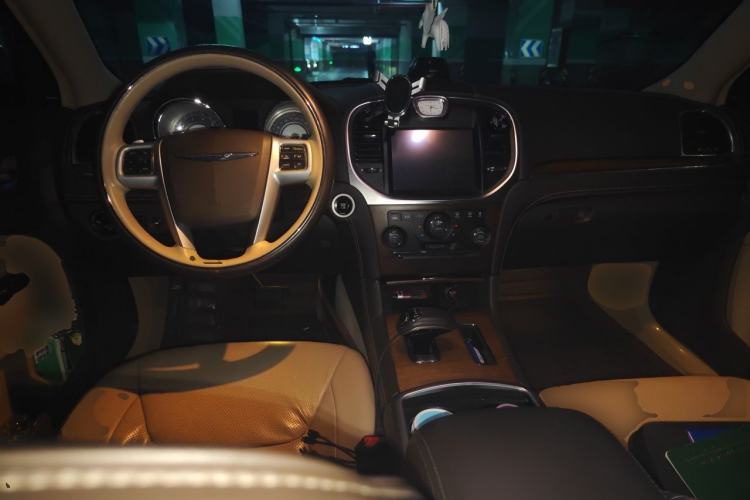 Used Chrysler 300C 2014 3.0L Excellence Edition Center Console