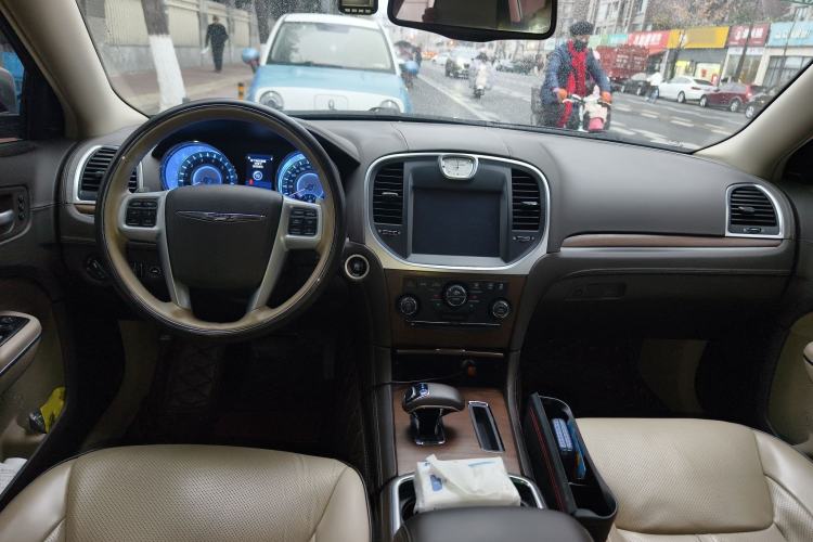 Used Chrysler 300C 2014 3.0L Excellence Edition Center Console