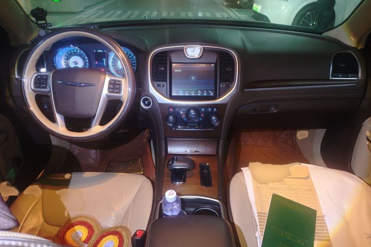 Used Chrysler 300C 2014 3.0L Excellence Edition Center Console