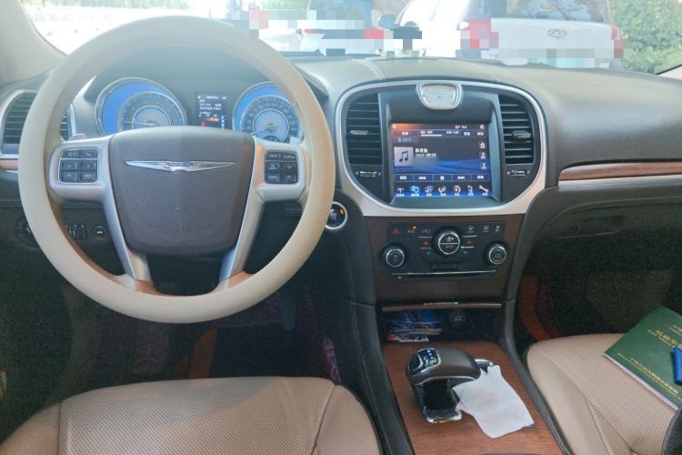 Used Chrysler 300C 2014 3.0L Excellence Edition Center Console