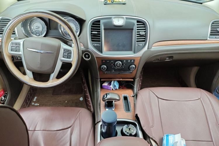 Used Chrysler 300C 2014 3.0L Excellence Edition Center Console