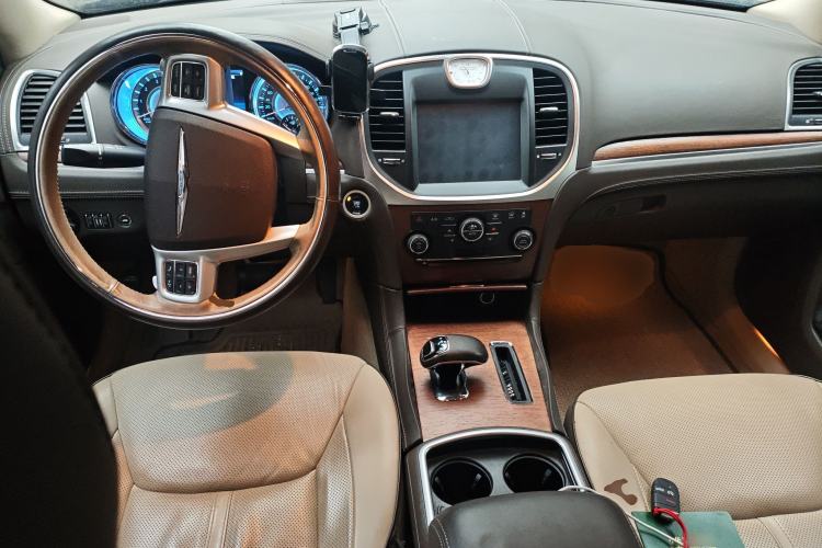 Used Chrysler 300C 2014 3.0L Excellence Edition Center Console