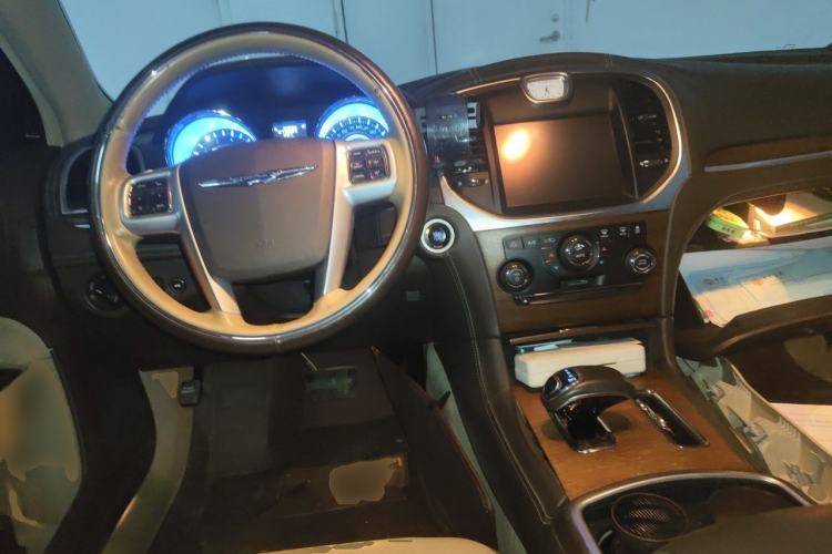 Used Chrysler 300C 2014 3.0L Excellence Edition Center Console