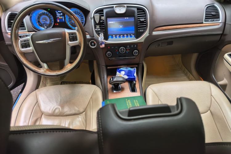 Used Chrysler 300C 2014 3.0L Excellence Edition Center Console