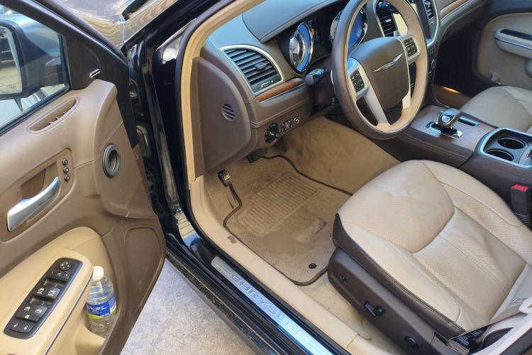 Used Chrysler 300C 2014 3.0L Excellence Edition Driver Seat