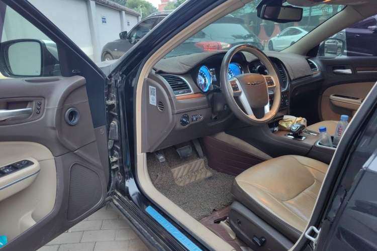 Used Chrysler 300C 2014 3.0L Excellence Edition Driver Seat