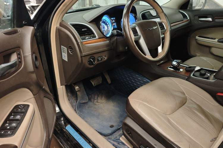 Used Chrysler 300C 2014 3.0L Excellence Edition Driver Seat