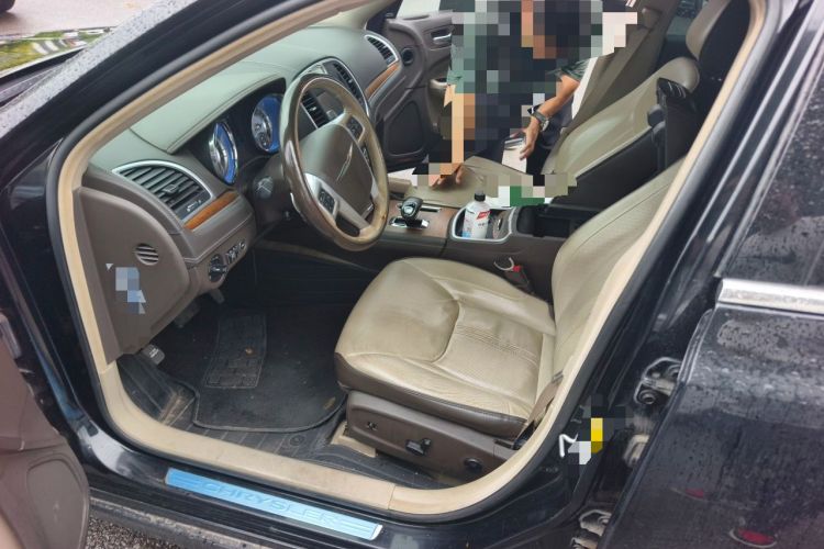 Used Chrysler 300C 2014 3.0L Excellence Edition Driver Seat
