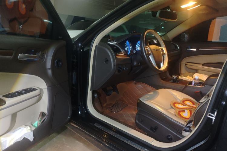 Used Chrysler 300C 2014 3.0L Excellence Edition Driver Seat