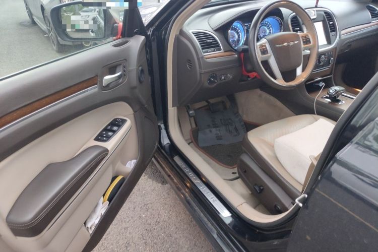 Used Chrysler 300C 2014 3.0L Excellence Edition Driver Seat
