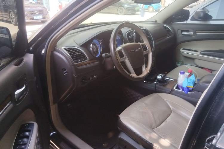 Used Chrysler 300C 2014 3.0L Excellence Edition Driver Seat