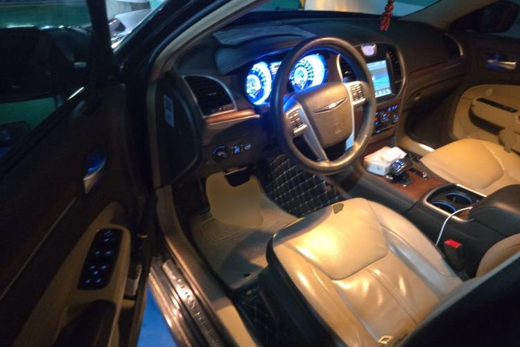 Used Chrysler 300C 2014 3.0L Excellence Edition Driver Seat