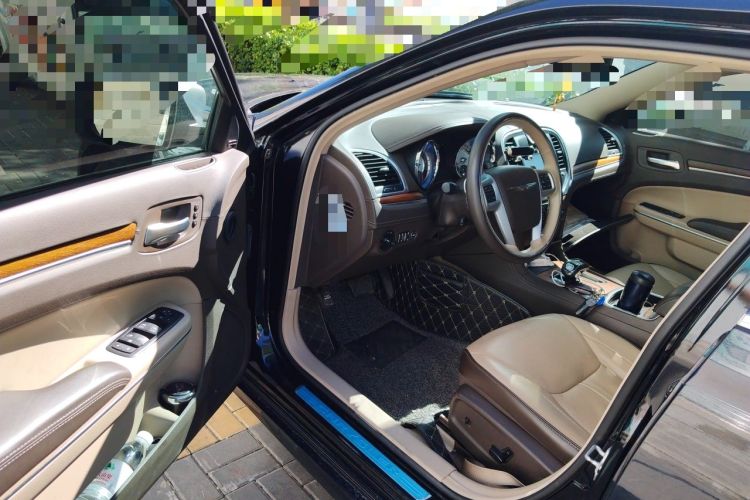 Used Chrysler 300C 2014 3.0L Excellence Edition Driver Seat