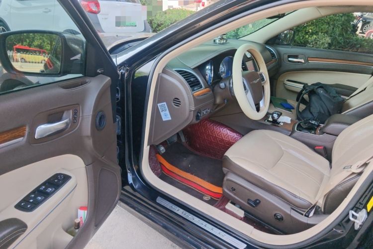 Used Chrysler 300C 2014 3.0L Excellence Edition Driver Seat