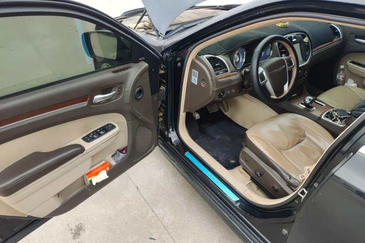 Used Chrysler 300C 2014 3.0L Excellence Edition Driver Seat