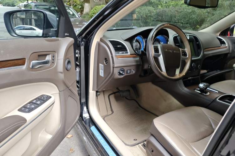 Used Chrysler 300C 2014 3.0L Excellence Edition Driver Seat