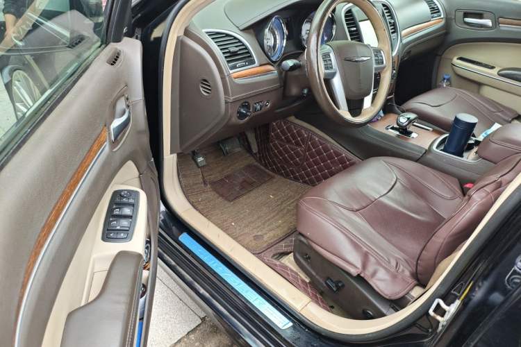 Used Chrysler 300C 2014 3.0L Excellence Edition Driver Seat