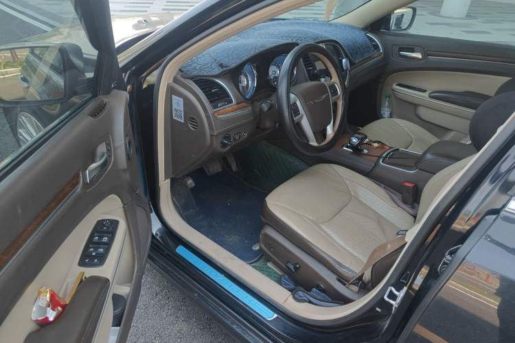 Used Chrysler 300C 2014 3.0L Excellence Edition Driver Seat
