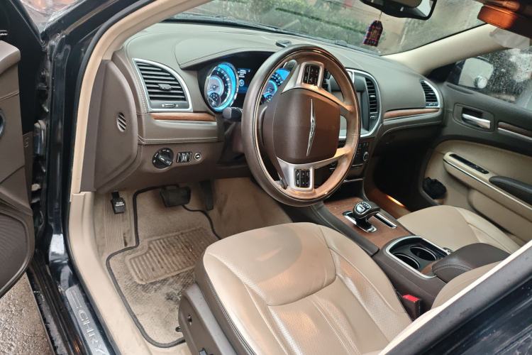 Used Chrysler 300C 2014 3.0L Excellence Edition Driver Seat