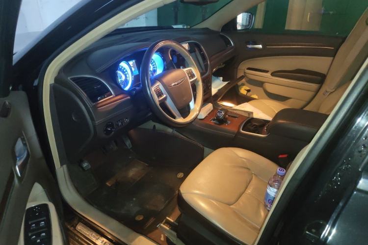 Used Chrysler 300C 2014 3.0L Excellence Edition Driver Seat