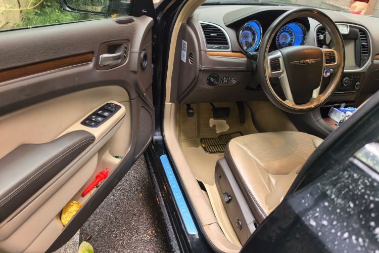 Used Chrysler 300C 2014 3.0L Excellence Edition Driver Seat
