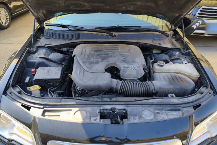 Used Chrysler 300C 2014 3.0L Excellence Edition Engine Bay