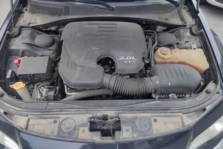 Used Chrysler 300C 2014 3.0L Excellence Edition Engine Bay