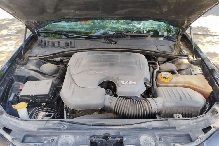 Used Chrysler 300C 2014 3.0L Excellence Edition Engine Bay