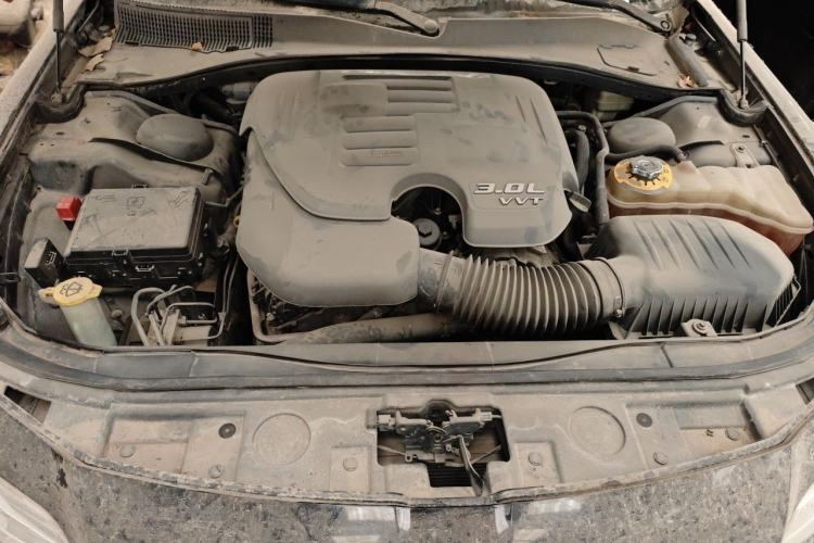 Used Chrysler 300C 2014 3.0L Excellence Edition Engine Bay