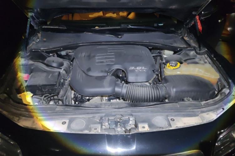 Used Chrysler 300C 2014 3.0L Excellence Edition Engine Bay