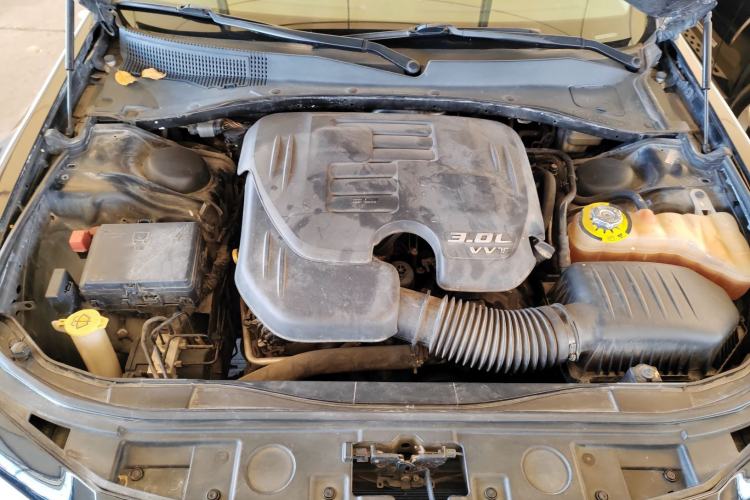 Used Chrysler 300C 2014 3.0L Excellence Edition Engine Bay