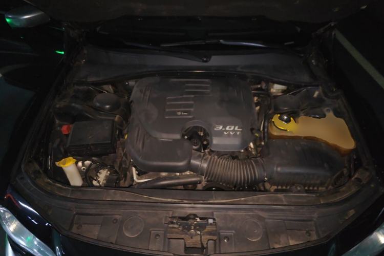 Used Chrysler 300C 2014 3.0L Excellence Edition Engine Bay
