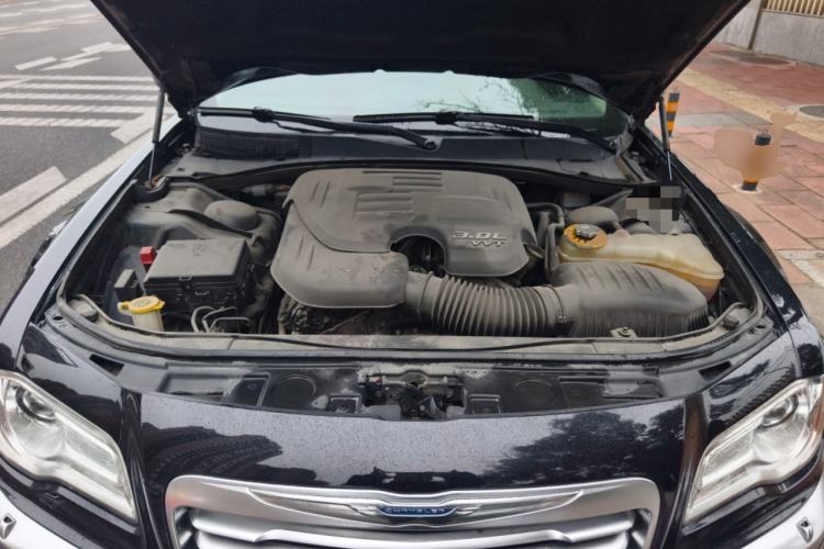 Used Chrysler 300C 2014 3.0L Excellence Edition Engine Bay