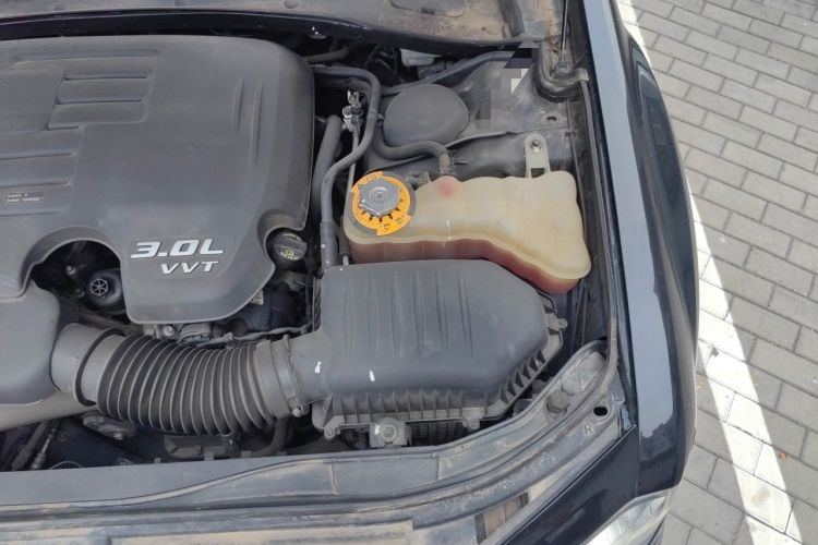 Used Chrysler 300C 2014 3.0L Excellence Edition Engine Bay Left