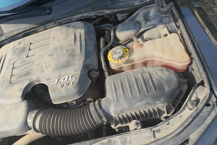 Used Chrysler 300C 2014 3.0L Excellence Edition Engine Bay Left