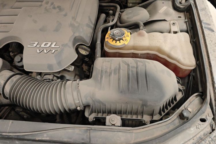 Used Chrysler 300C 2014 3.0L Excellence Edition Engine Bay Left