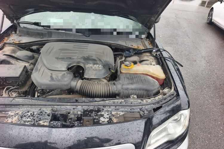 Used Chrysler 300C 2014 3.0L Excellence Edition Engine Bay Left