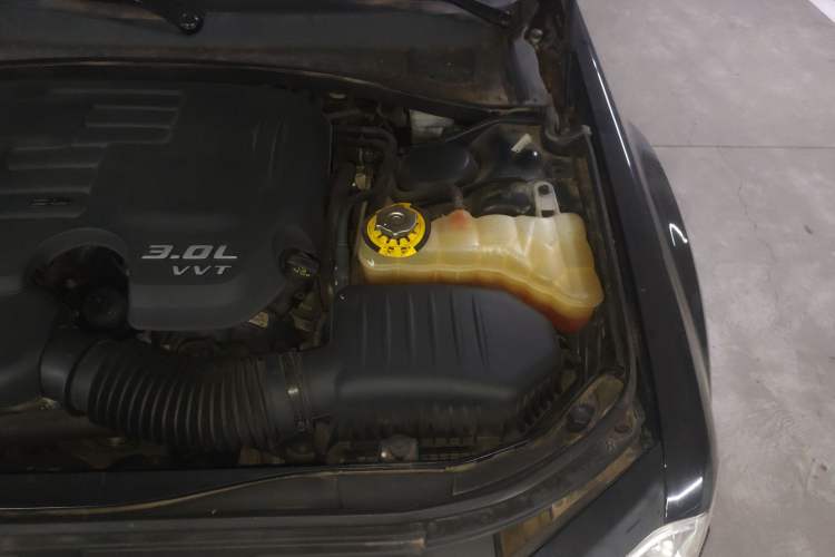 Used Chrysler 300C 2014 3.0L Excellence Edition Engine Bay Left