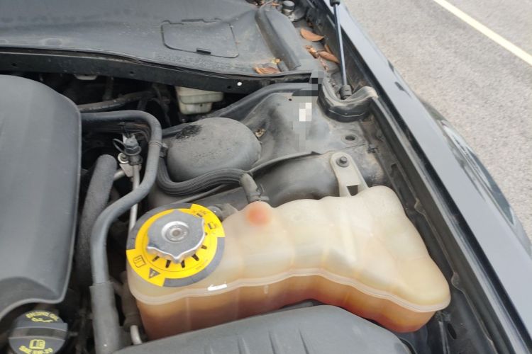 Used Chrysler 300C 2014 3.0L Excellence Edition Engine Bay Left