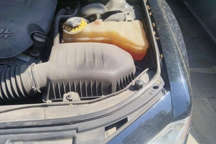 Used Chrysler 300C 2014 3.0L Excellence Edition Engine Bay Left