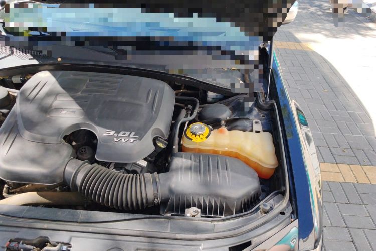 Used Chrysler 300C 2014 3.0L Excellence Edition Engine Bay Left