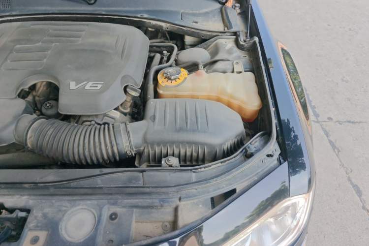 Used Chrysler 300C 2014 3.0L Excellence Edition Engine Bay Left