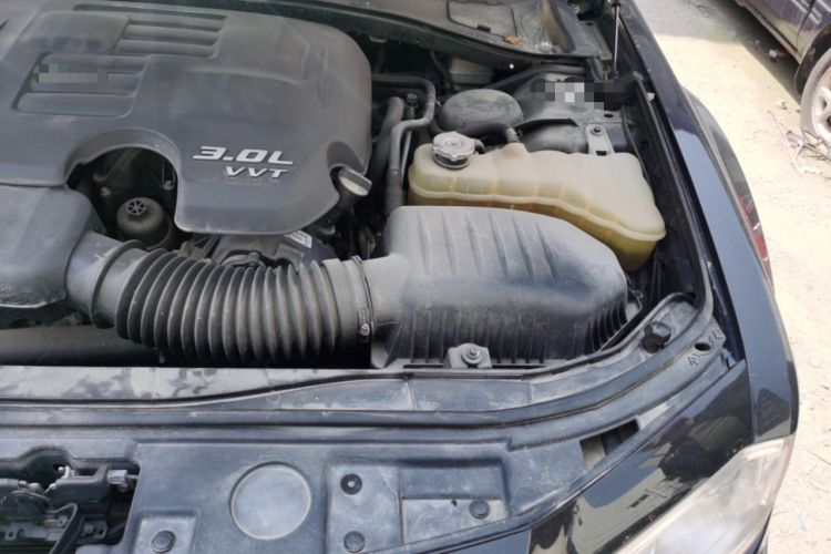 Used Chrysler 300C 2014 3.0L Excellence Edition Engine Bay Left