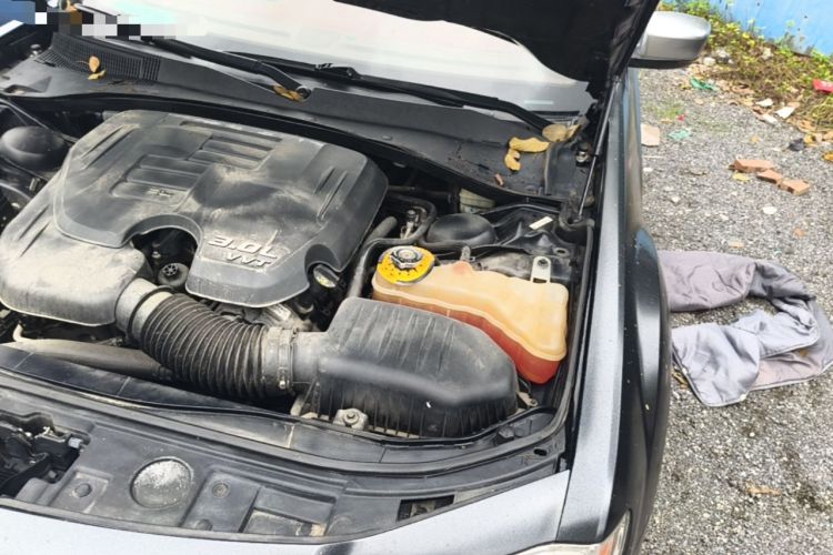 Used Chrysler 300C 2014 3.0L Excellence Edition Engine Bay Left