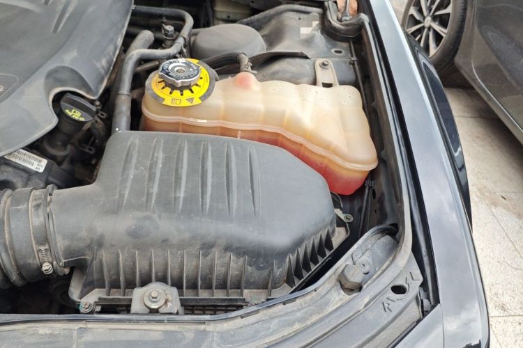 Used Chrysler 300C 2014 3.0L Excellence Edition Engine Bay Left