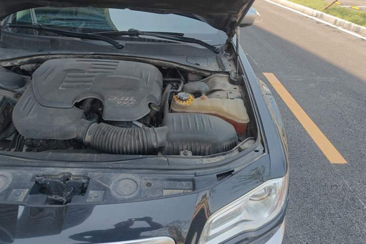 Used Chrysler 300C 2014 3.0L Excellence Edition Engine Bay Left