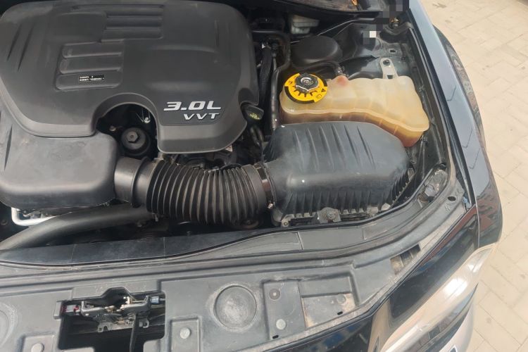 Used Chrysler 300C 2014 3.0L Excellence Edition Engine Bay Left