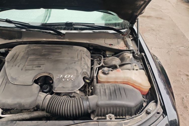 Used Chrysler 300C 2014 3.0L Excellence Edition Engine Bay Left